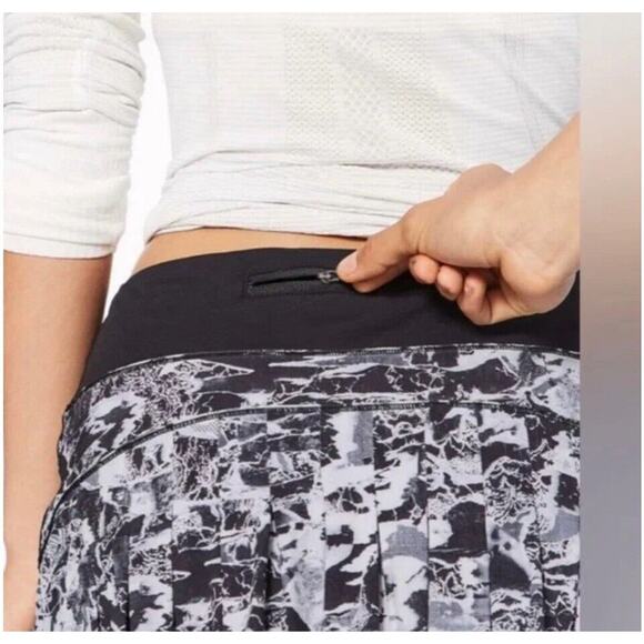 Lululemon Circuit Breaker Skirt II Regular13”Interlaced Alpine White Black Sz 12 - Picture 4 of 14